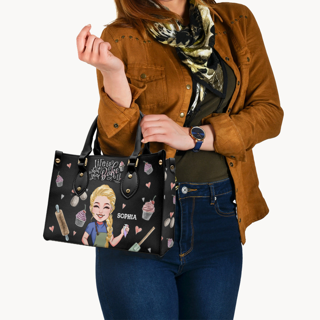 Das Leben ist, was du daraus backst – personalisierte Backhandtasche aus Leder