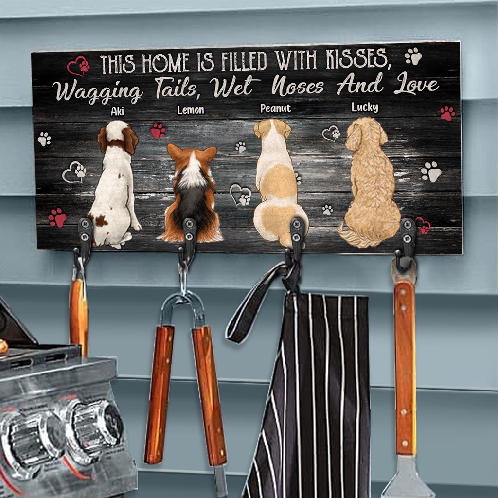 Dieses Zuhause ist voller Liebe – personalisierter Hundeschlüsselhalter
