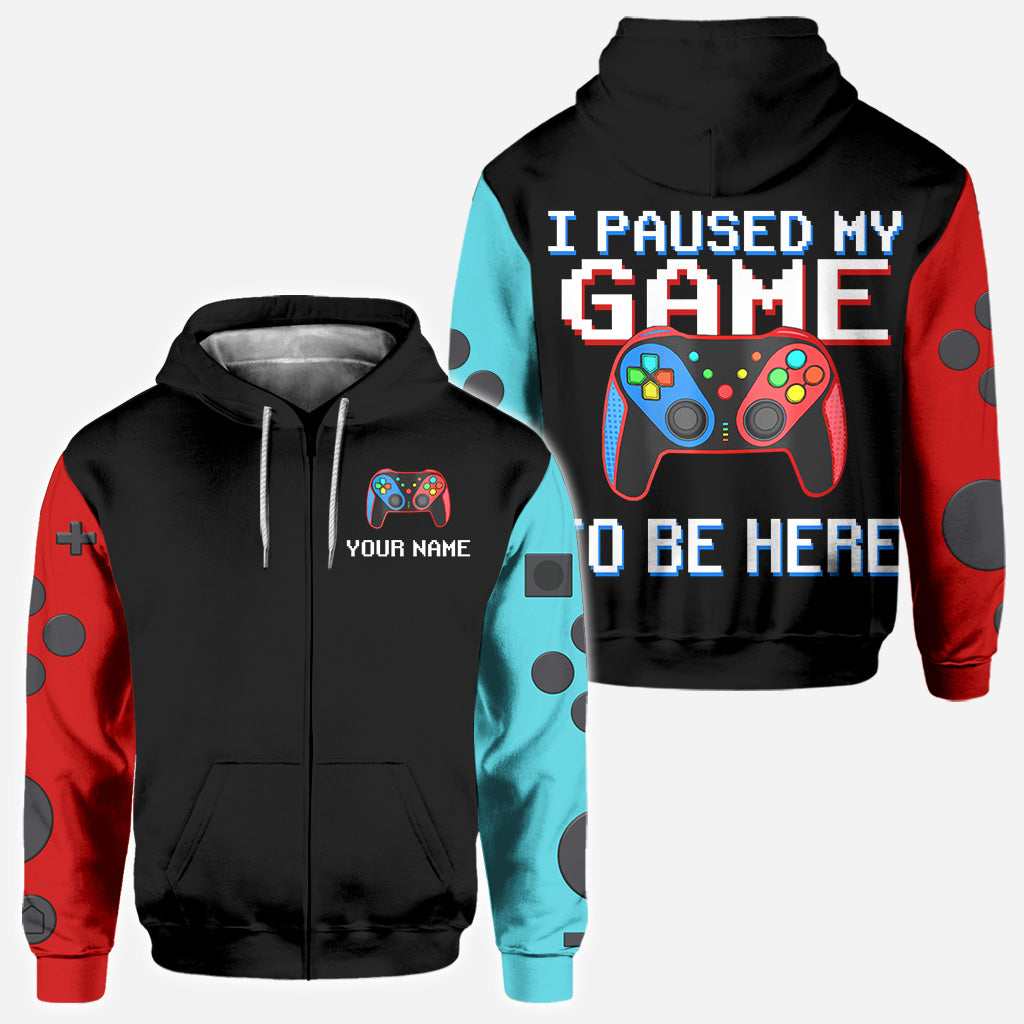 Ich habe mein Spiel pausiert, um hier zu sein – Personalisiertes Videospiel-Shirt