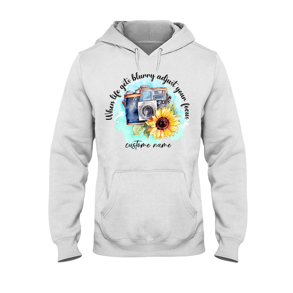 Wenn das Leben verschwommen wird, richte deinen Fokus neu aus – personalisiertes Fotografie-T-Shirt und Hoodie