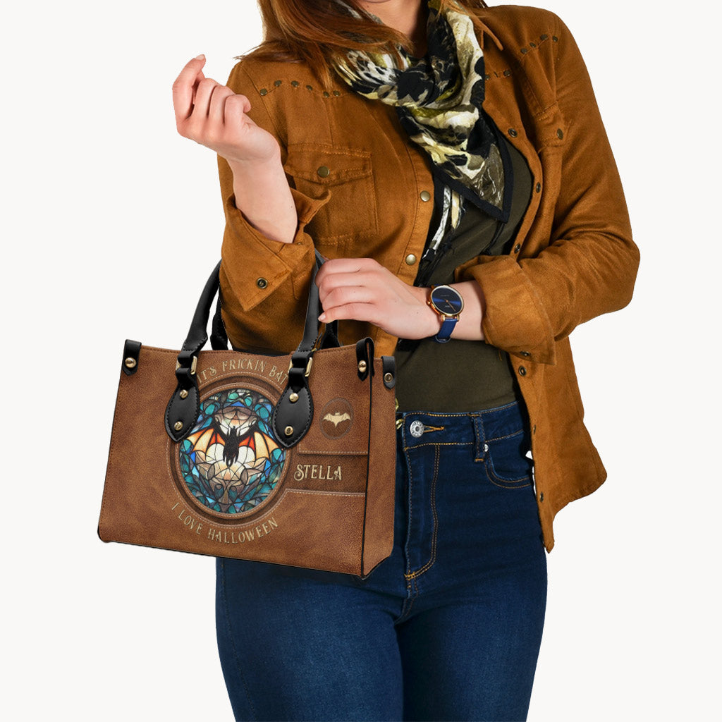 Es ist verdammt nochmal Fledermaus, ich liebe Halloween - Personalisierte Hexen-Lederhandtasche