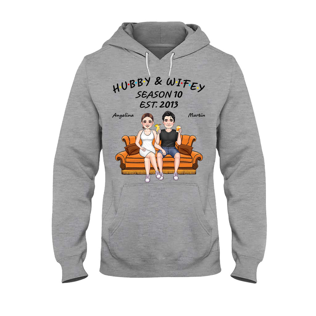 Ehemann und Ehefrau – Personalisiertes T-Shirt und Hoodie für Ehepaare