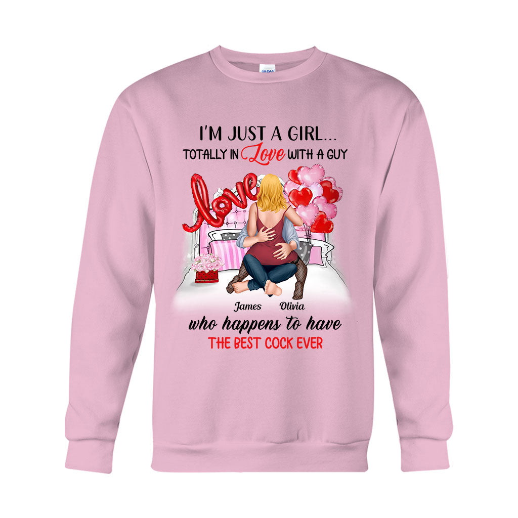 Ich bin nur ein Mädchen, das in einen Jungen verliebt ist – personalisiertes Partner-T-Shirt und Hoodie