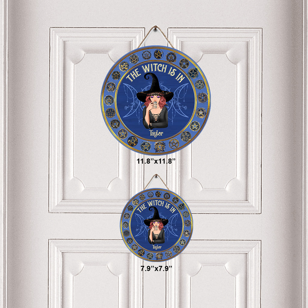 Die Hexe ist da – Personalisiertes rundes Hexen-Holzschild