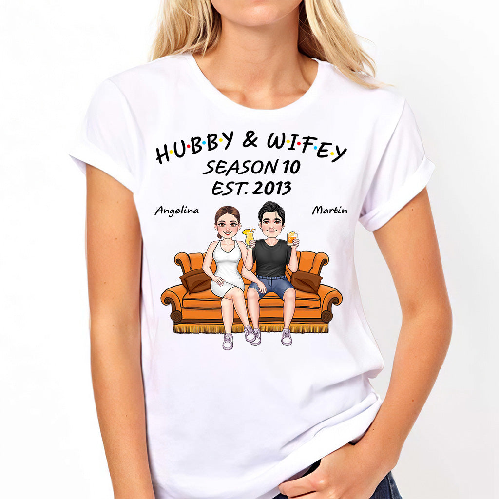 Ehemann und Ehefrau – Personalisiertes T-Shirt und Hoodie für Ehepaare