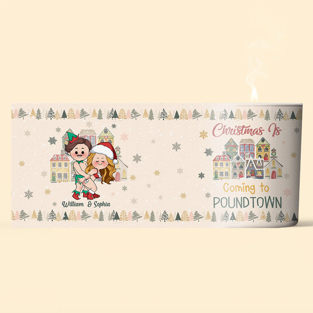 Weihnachten naht in Poundtown – Geschenk für Freund, Freundin, Ehefrau, Ehemann – Personalisierte Kerze mit Holzdeckel