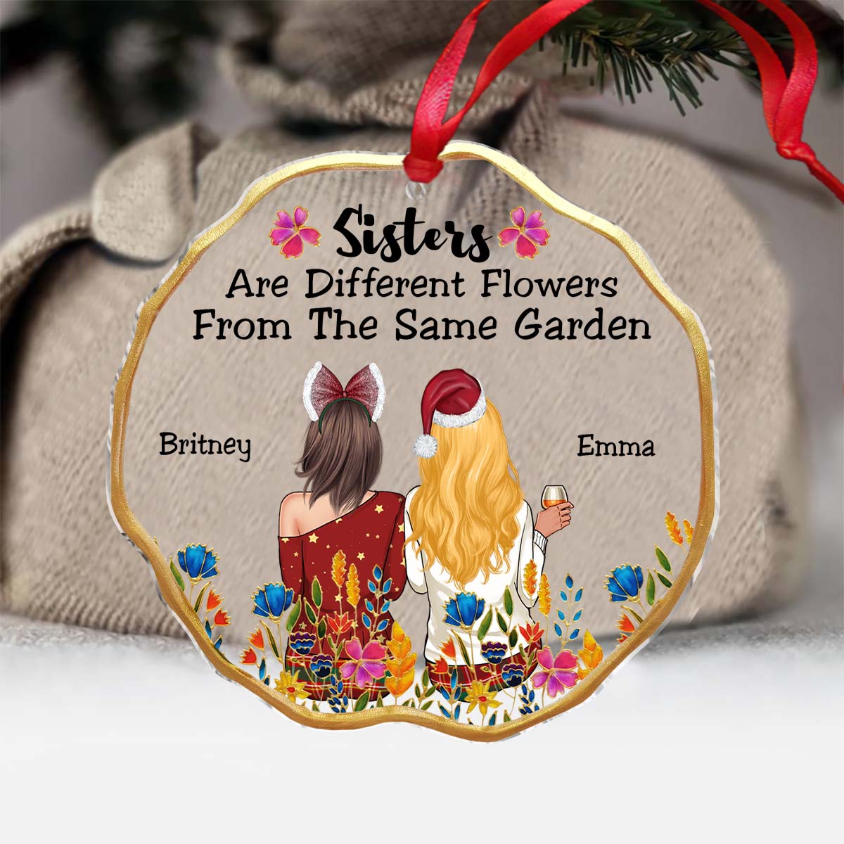 Schwestern sind wie Blumen aus demselben Garten – Personalisierter transparenter Schwester-Anhänger