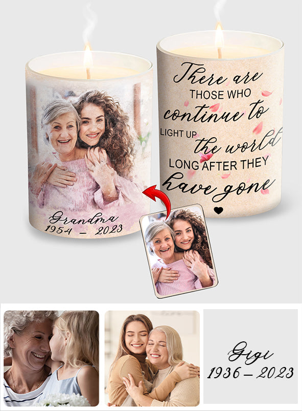 Es gibt jene, die die Welt weiterhin erleuchten – Gedenkgeschenk zum Verlust – Personalisierte Kerze mit Holzdeckel