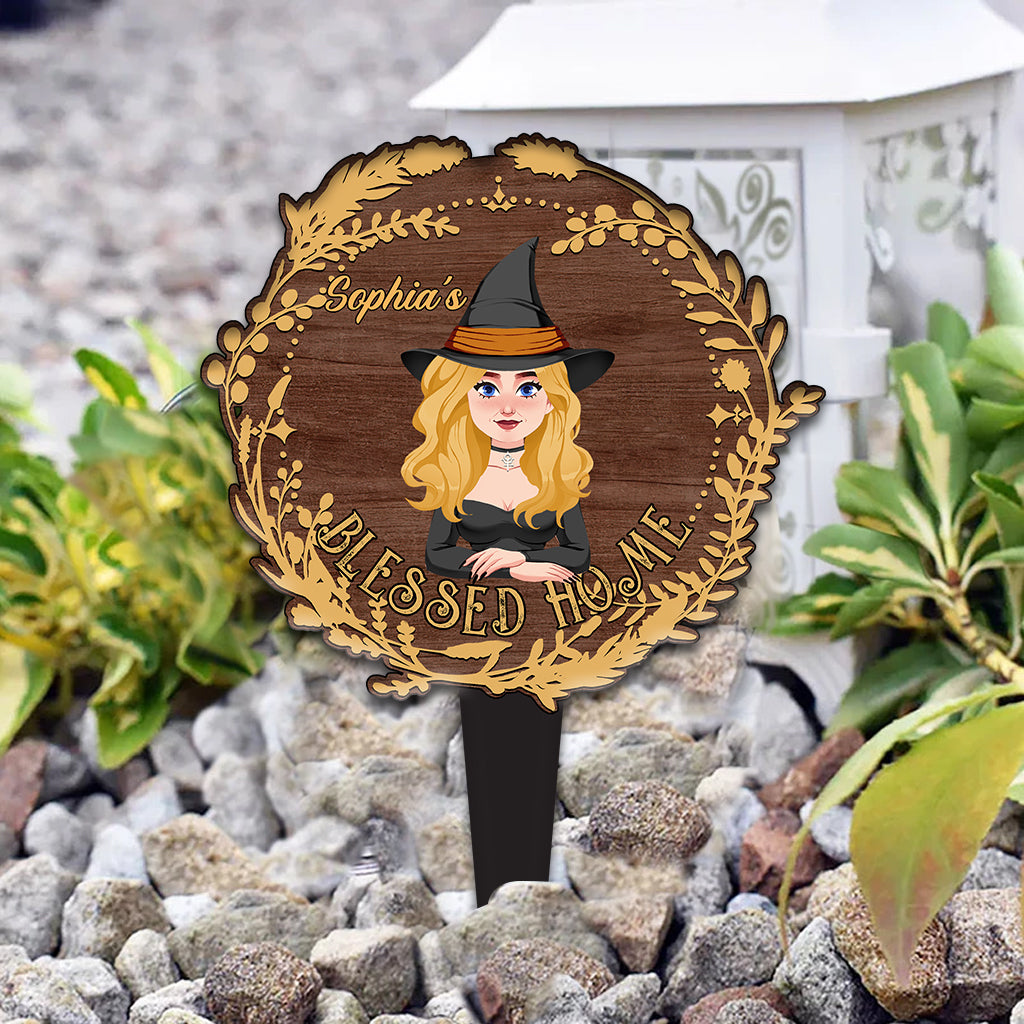 Gesegnetes Zuhause – Personalisiertes Hexen-Gartenschild aus Acryl