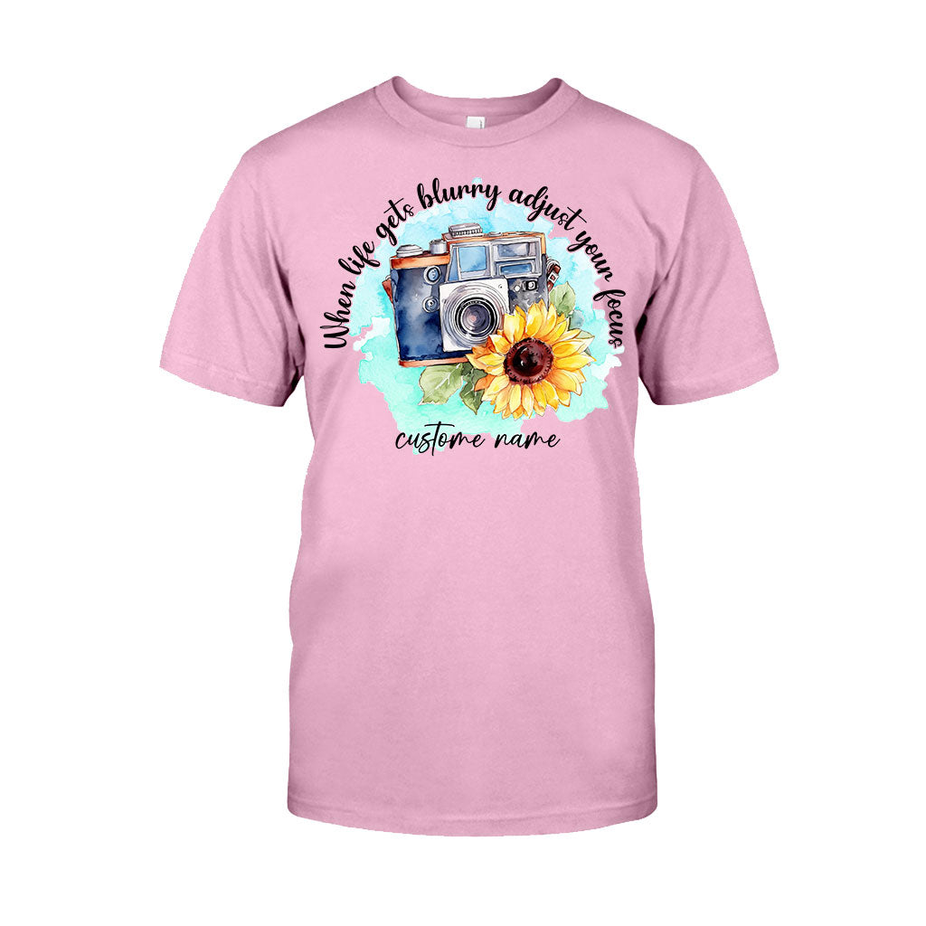 Wenn das Leben verschwommen wird, richte deinen Fokus neu aus – personalisiertes Fotografie-T-Shirt und Hoodie