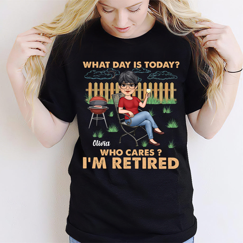 Welcher Tag ist heute? Wen interessiert's? - Personalisiertes T-Shirt und Hoodie für Rentner