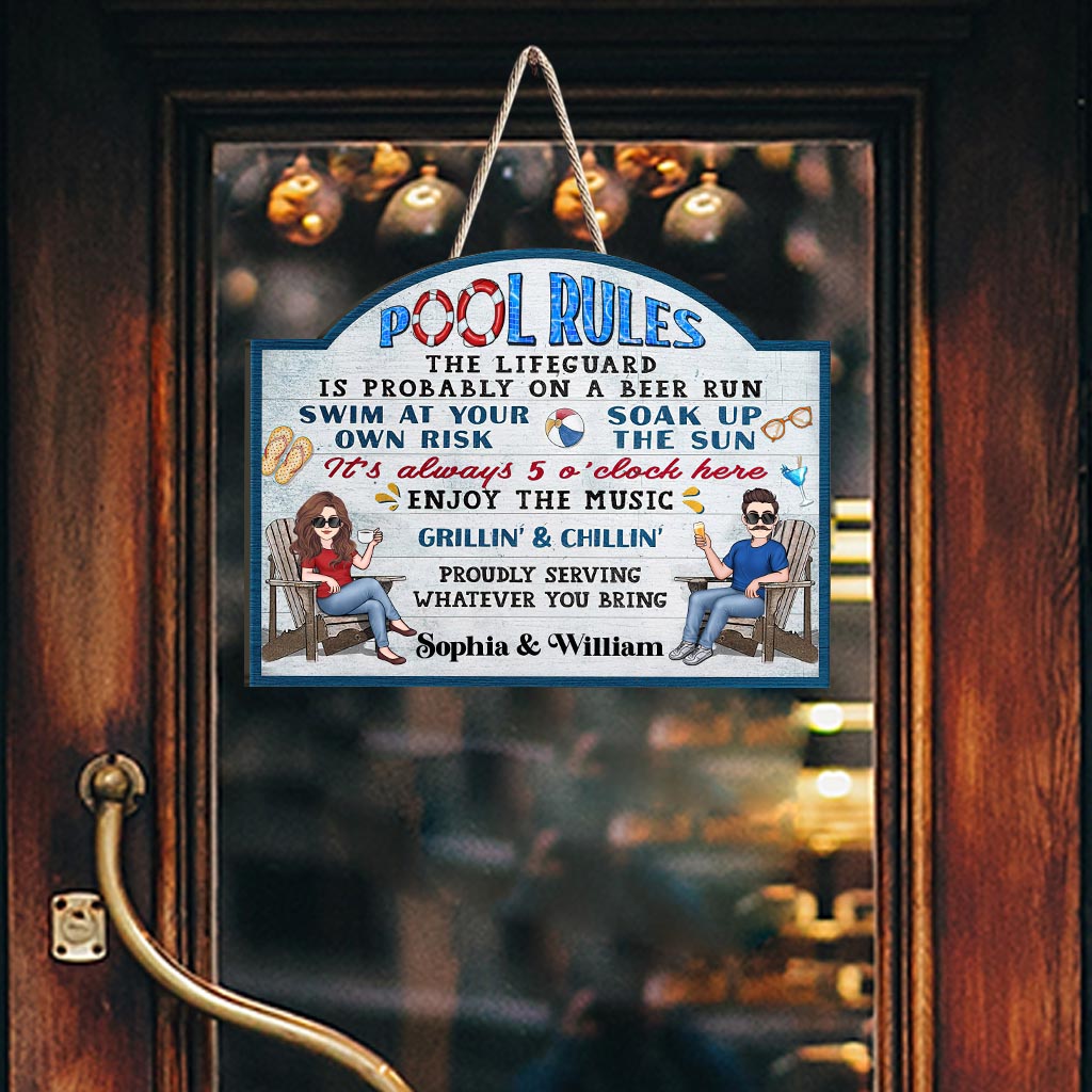 Poolregeln: Baden auf eigene Gefahr – Personalisiertes Holzschild für den Garten