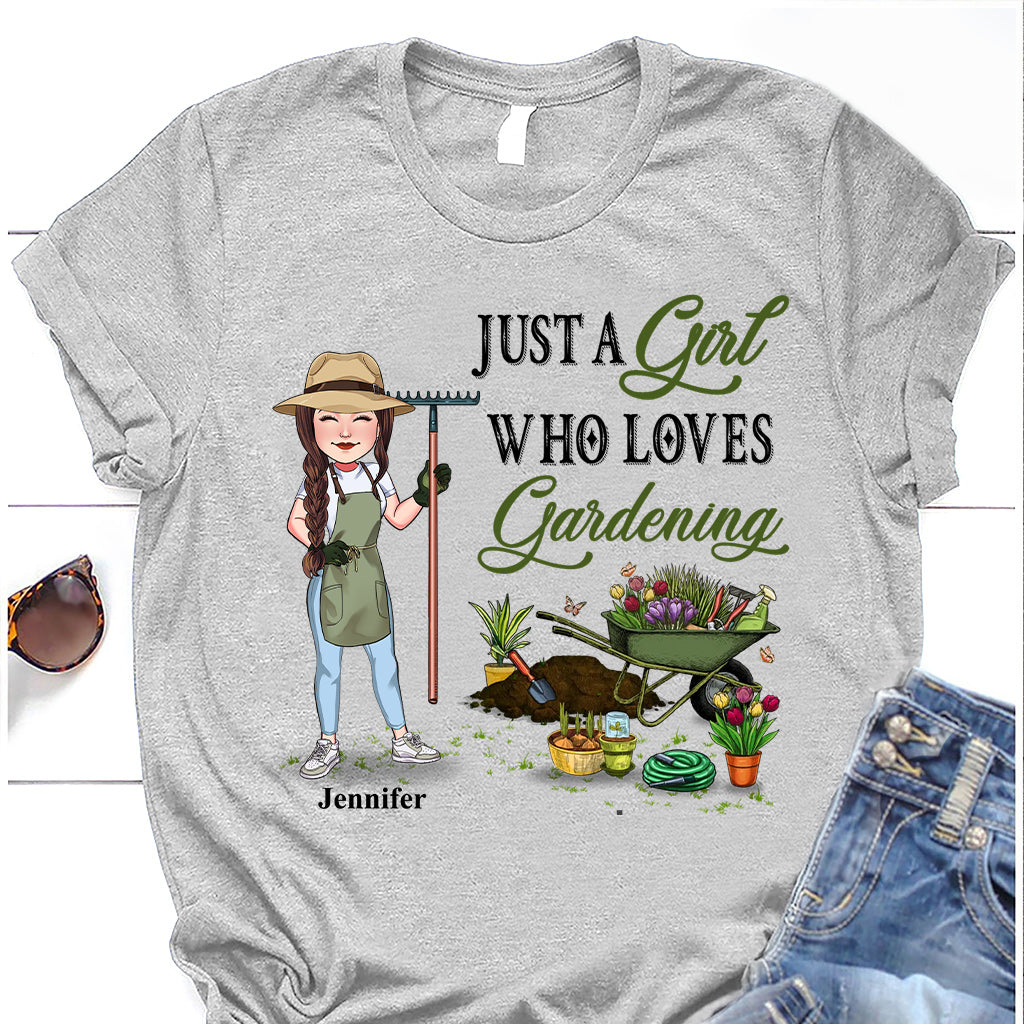 Einfach ein Mädchen, das Gartenarbeit liebt – personalisiertes Garten-T-Shirt & Hoodie
