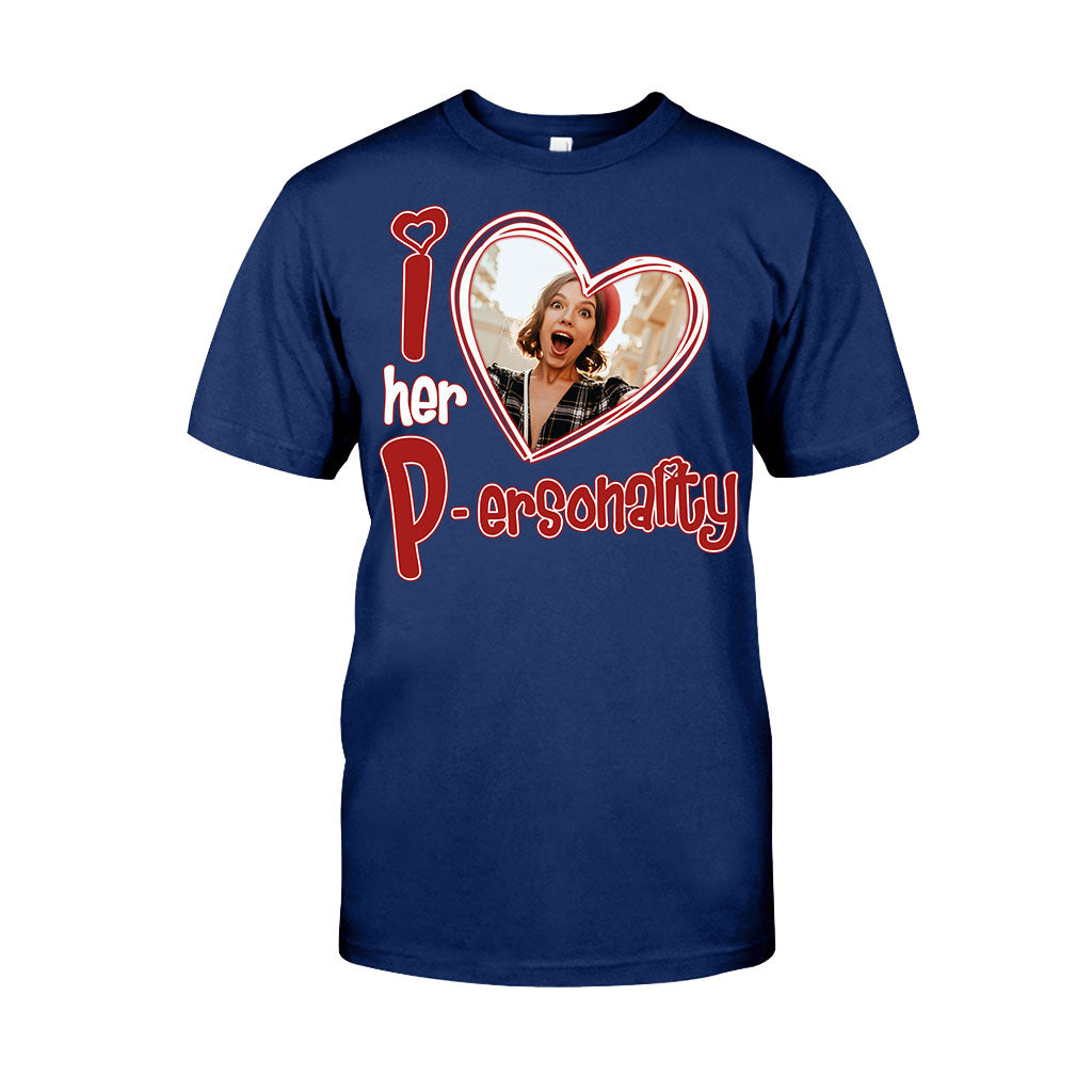 Ich liebe ihre Persönlichkeit, ich liebe seine Hingabe. Jeder Foto-Upload möglich – personalisiertes Partner-T-Shirt und Hoodie