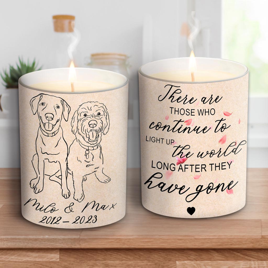 Es gibt jene, die die Welt weiterhin erhellen – Geschenk für Hundeliebhaber, Katzen- und Hundebesitzer – Personalisierte Kerze mit Holzdeckel