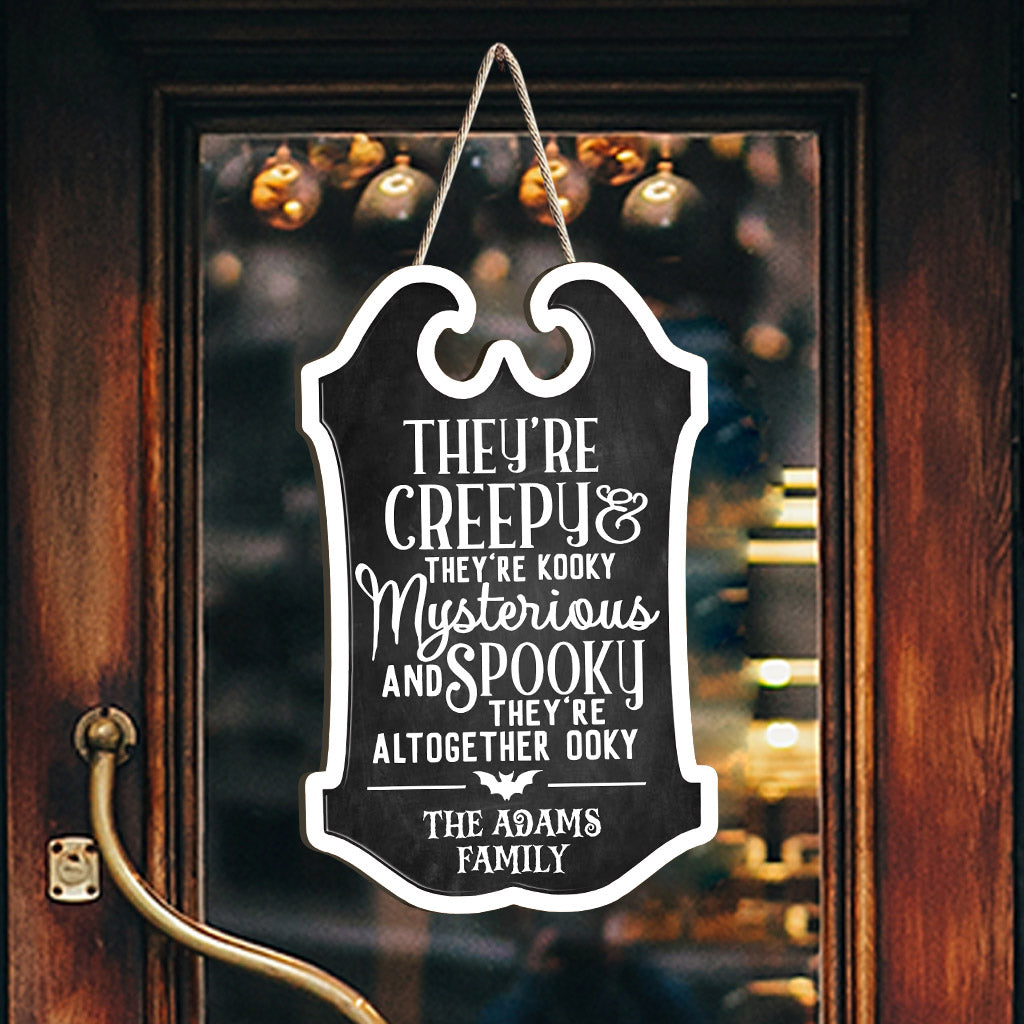 Sie sind gruselig, sie sind verrückt – personalisiertes Familien-Holzschild