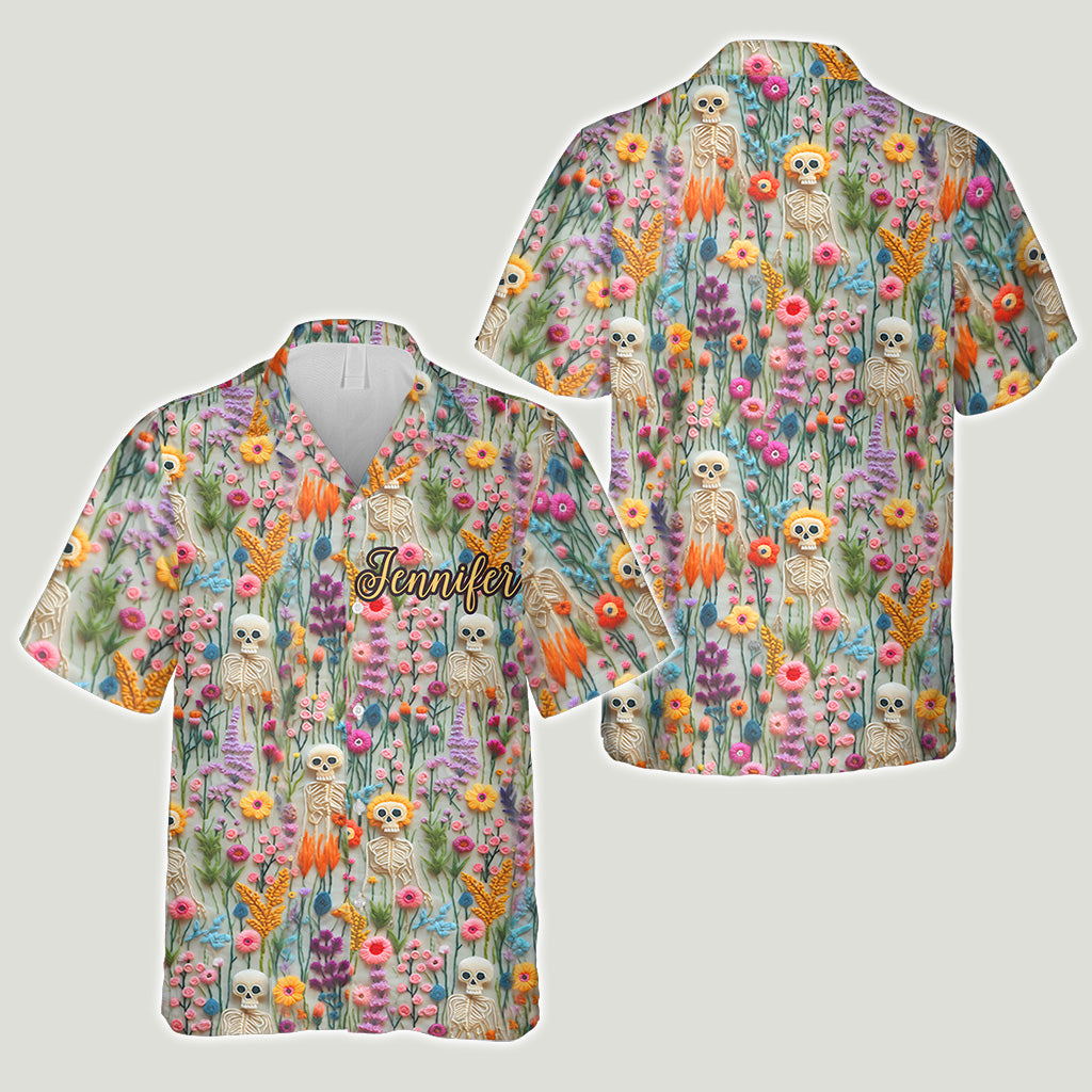 Personalisiertes Totenkopf-Hawaiihemd mit Blumen-Skelett-Motiv