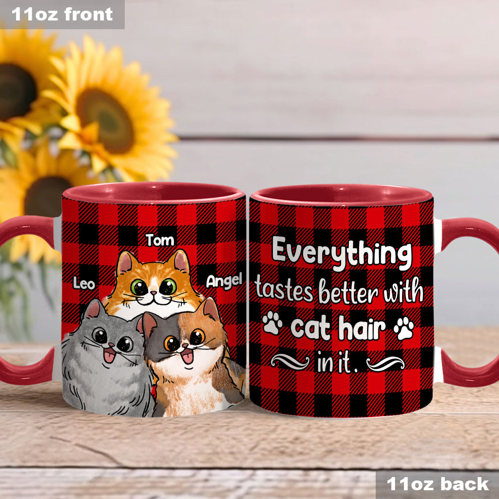 Alles schmeckt besser mit Katzen- und Hundehaaren drin – personalisierte Tasse mit Katzenmotiv