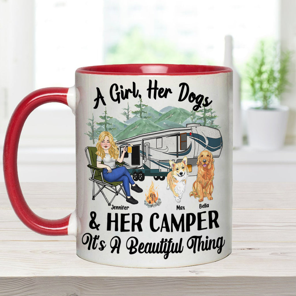 Ein Mädchen, ihr Hund und ihr Wohnmobil – Campinggeschenk für Hundeliebhaber – Personalisierte Tasse mit Akzent