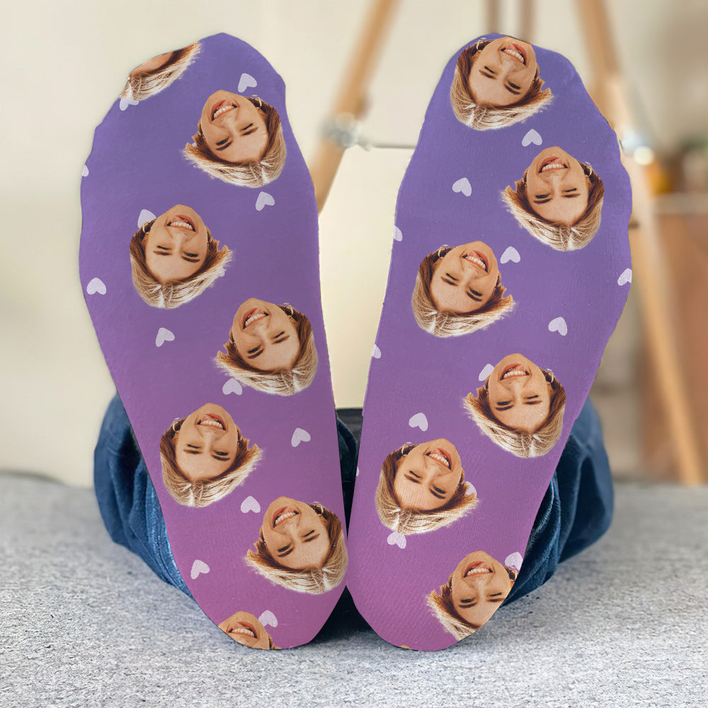 Individuelles lila Gesichtsmuster – personalisierte Geschwistersocken