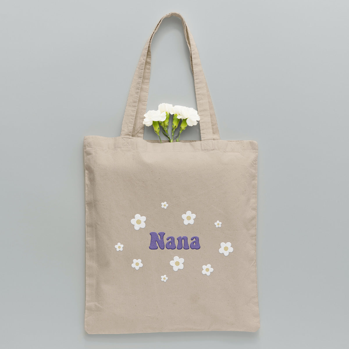 Personalisierte Tragetasche mit Namensaufdruck und Blume – bestickt für Oma