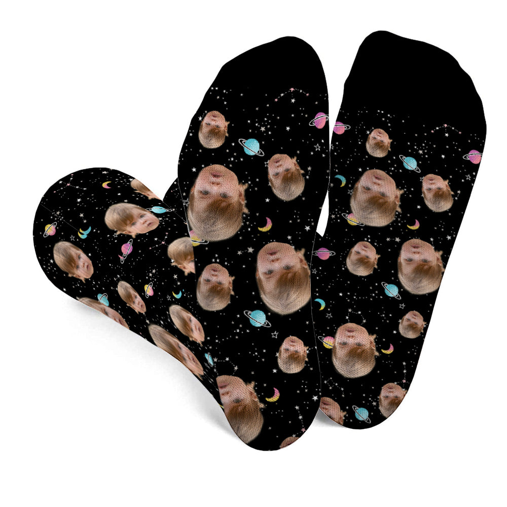 Personalisierte Socken mit Galaxy-Gesichtsmotiven für die Enkelin