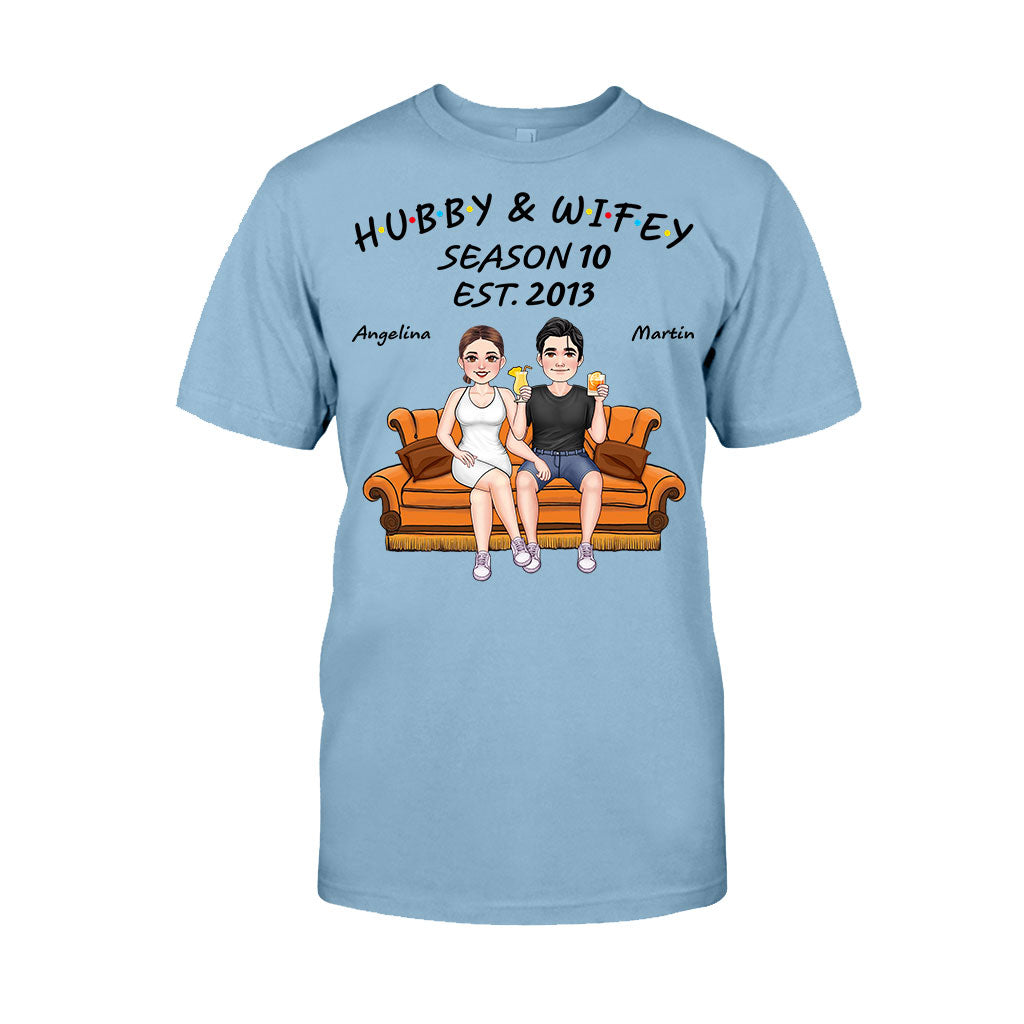 Ehemann und Ehefrau – Personalisiertes T-Shirt und Hoodie für Ehepaare