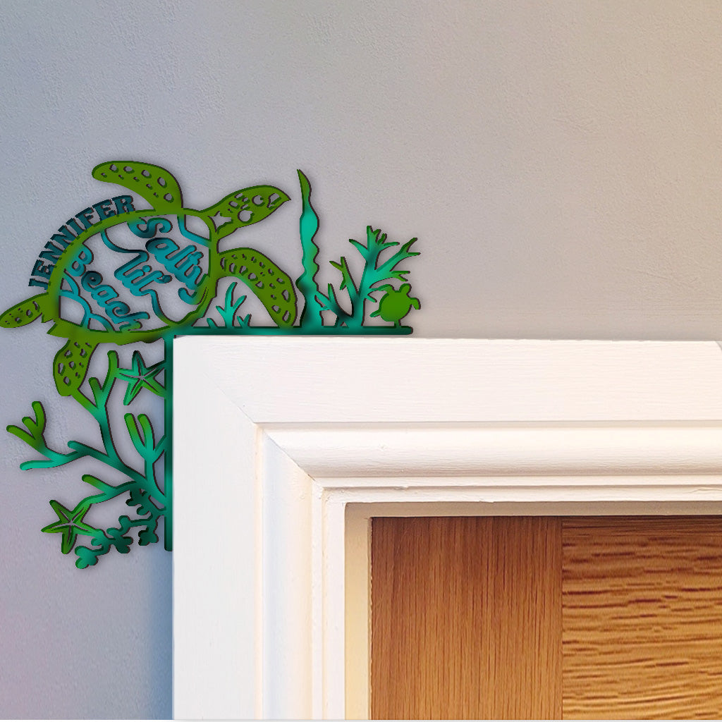 Salty Lil' Beach – Personalisierte Türrahmendekoration in Schildkrötenform