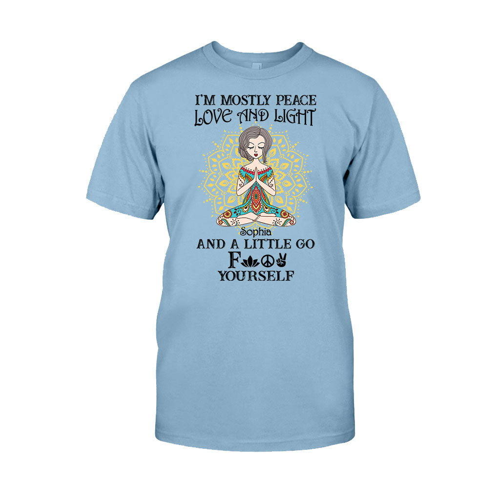 Ich bin vor allem Frieden, Liebe und Licht – personalisiertes Yoga-T-Shirt und Hoodie