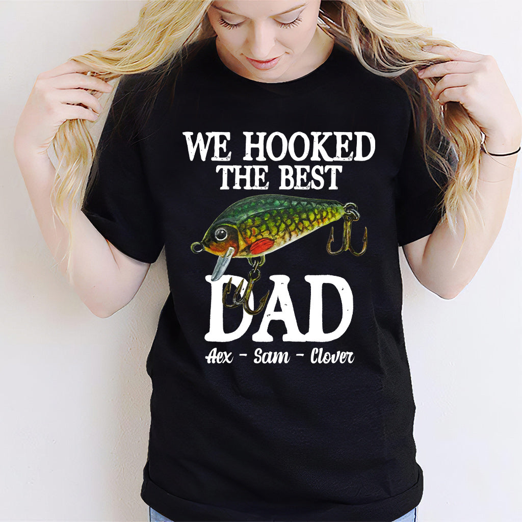 Wir haben den besten Papa an Land gezogen – personalisiertes Angel-T-Shirt & Hoodie