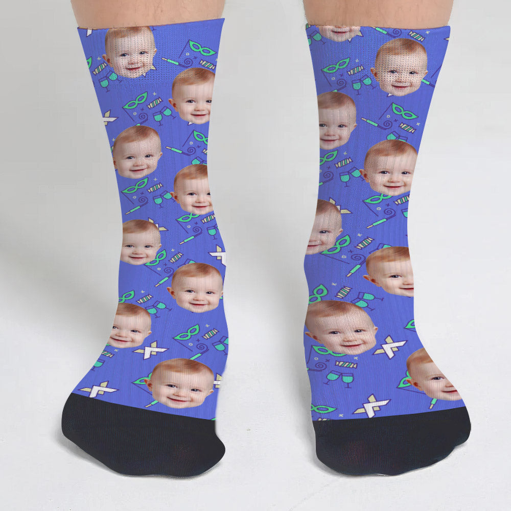 Individuelles Gesichtsmuster für Partys – personalisierte Socken für den Enkel