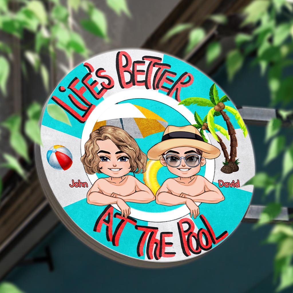 Das Leben ist schöner am Pool – Geschenkidee für Mama, Papa, Tochter, Sohn, Freundin, Freund, Ehefrau, Ehemann, Schwester, Bruder, Freunde – Personalisiertes rundes Metallschild