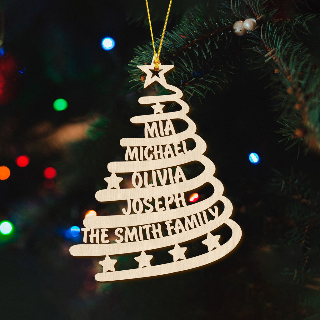 Weihnachtsbaum mit Familiennamen – Personalisierter Familienschmuck