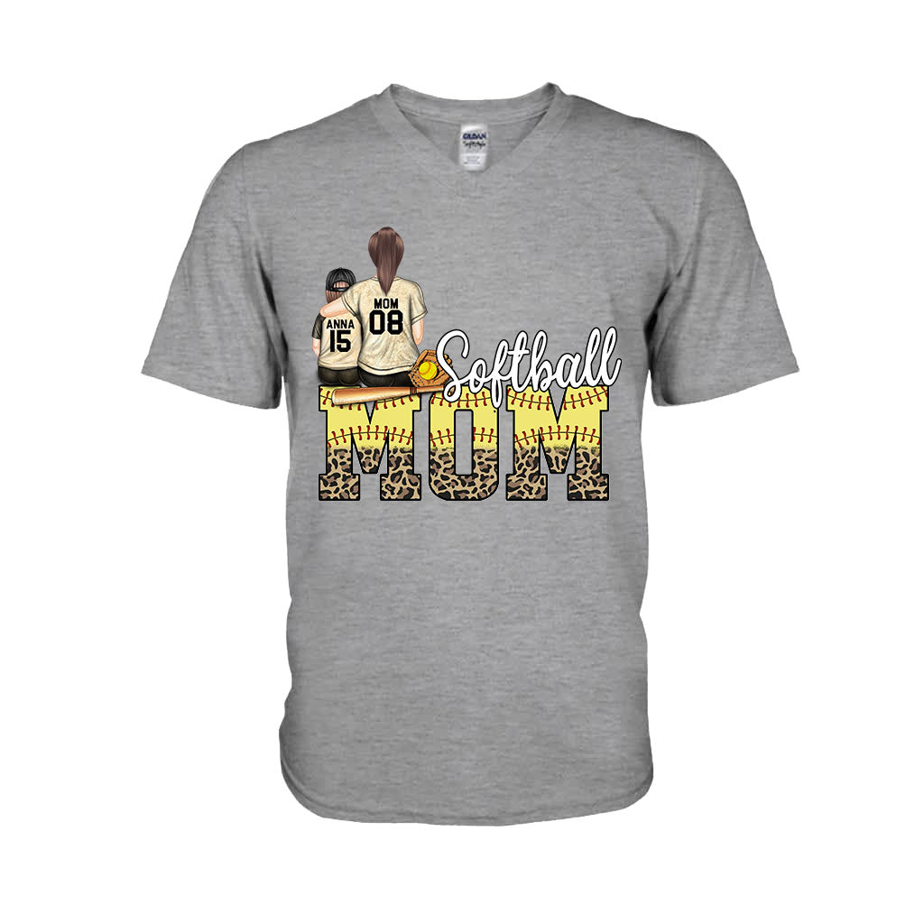 Softball-Mama – Softball-Geschenk für Mama – Personalisiertes T-Shirt und Hoodie