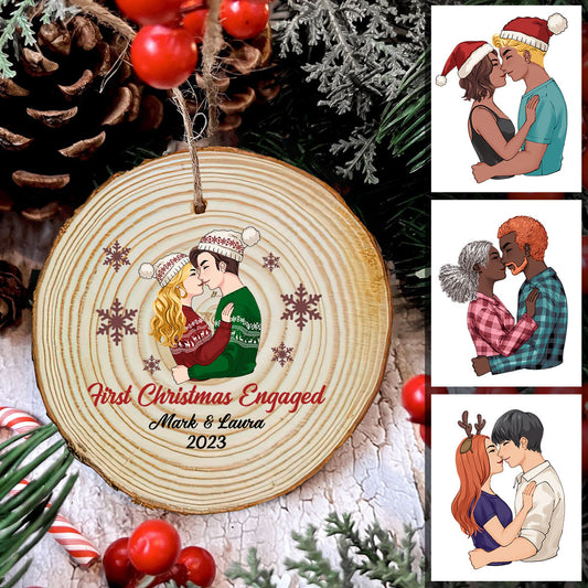 Erstes Weihnachtsfest zur Verlobung – Geschenk für Freund/Freundin – Personalisierter Holzschmuck aus einer Scheibe