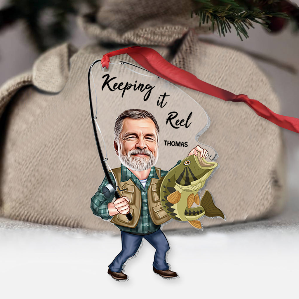 Foto eingefügt: Lustiges Angeln, das die Rolle hält – Personalisierter transparenter Angel-Anhänger