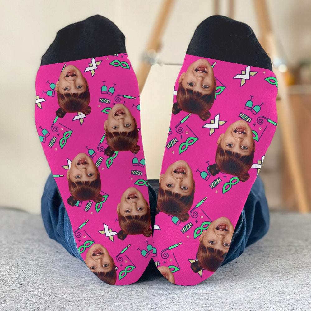 Individuelles Gesichtsmuster für Partys – personalisierte Socken für die Tochter