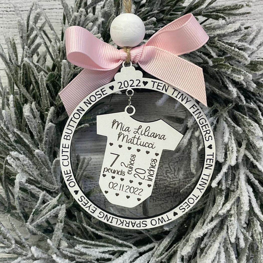 Babys erstes Weihnachtsfest – Geschenk für Neugeborene – Personalisierter 2-teiliger Holzschmuck