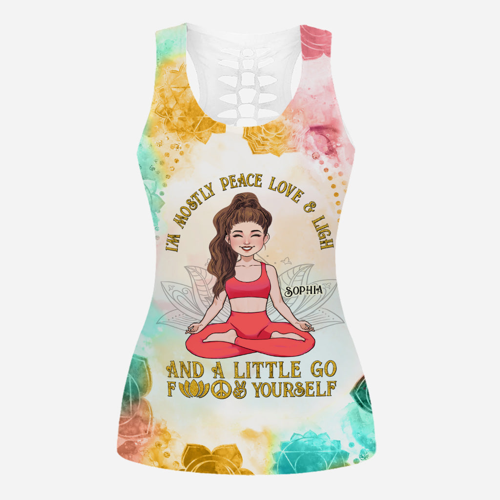Ich bin vor allem Frieden, Liebe und Licht – personalisiertes Yoga Hollow Tanktop und Leggings