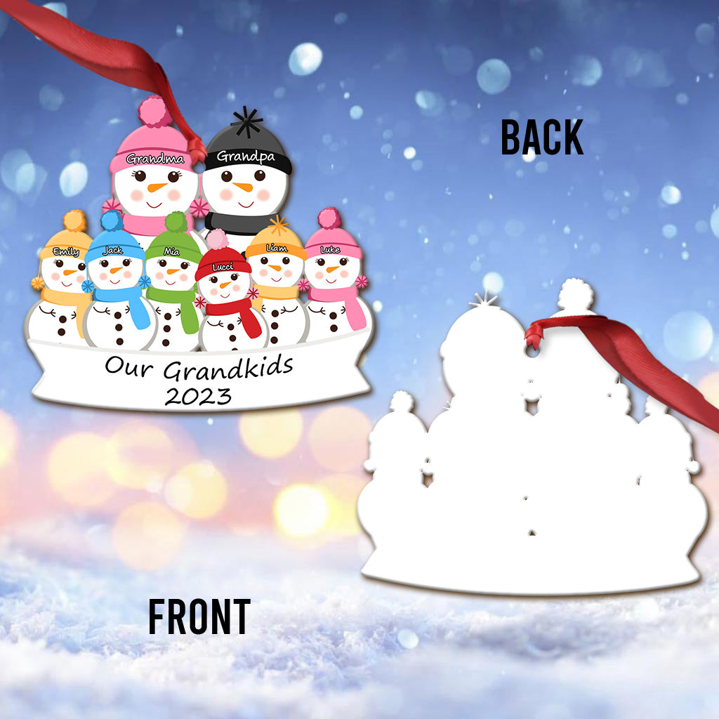 Niedlicher Schneemann unserer Enkelkinder – personalisierter Oma-Weihnachtsbaumschmuck