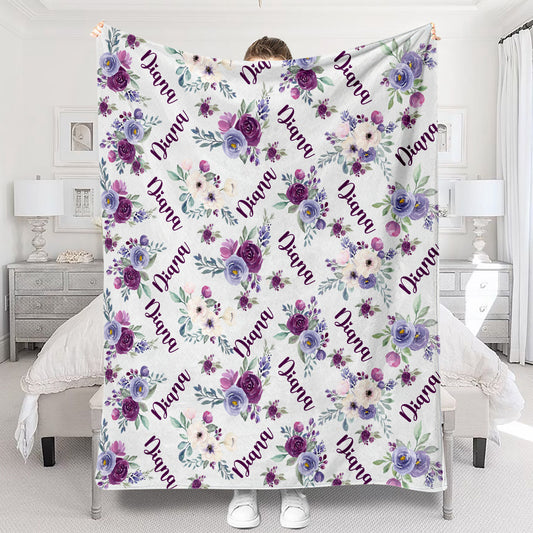 Personalisierte Decke mit lila Blumen und individuellem Namen – für die beste Freundin