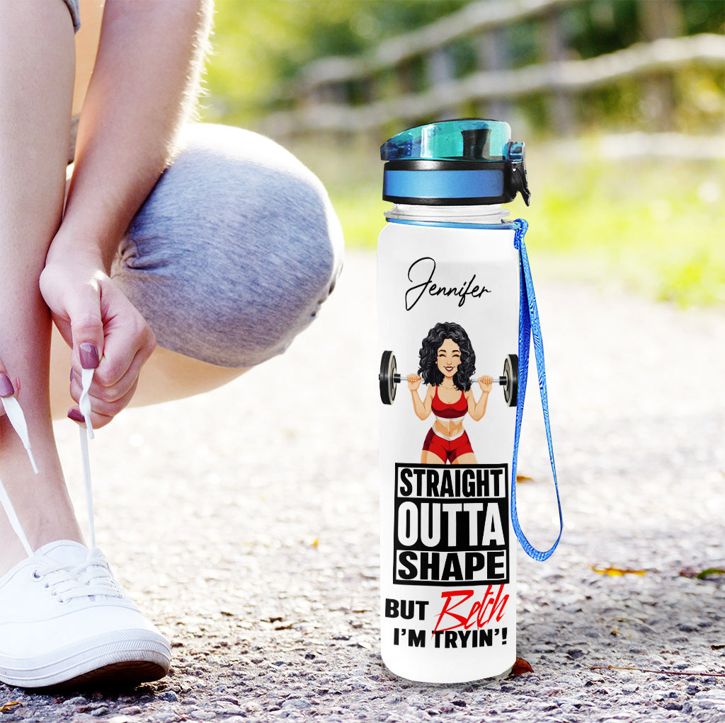Straight Outta Shape – Personalisierte Fitness-Wasserflasche mit Tracker