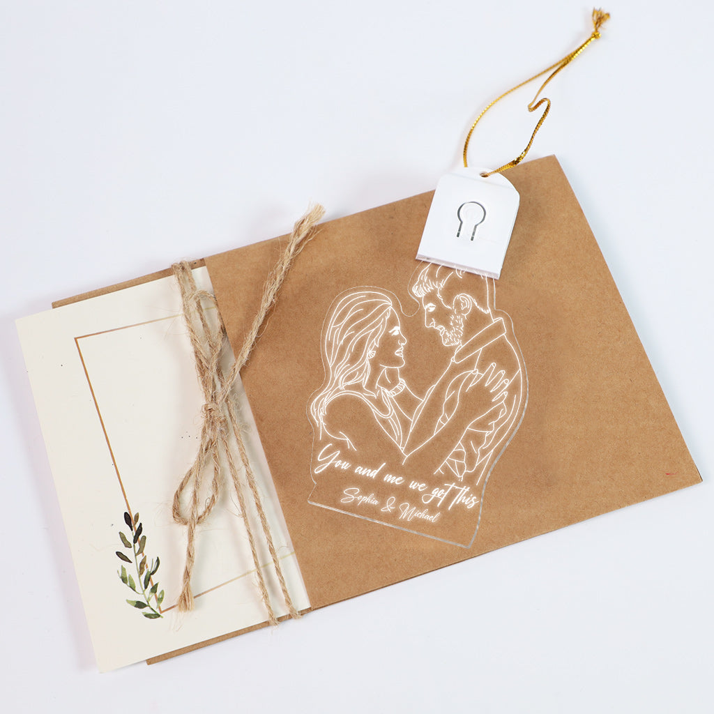 Strichzeichnung eines Paares – Personalisierte LED-Acryl-Anhänger für Paare