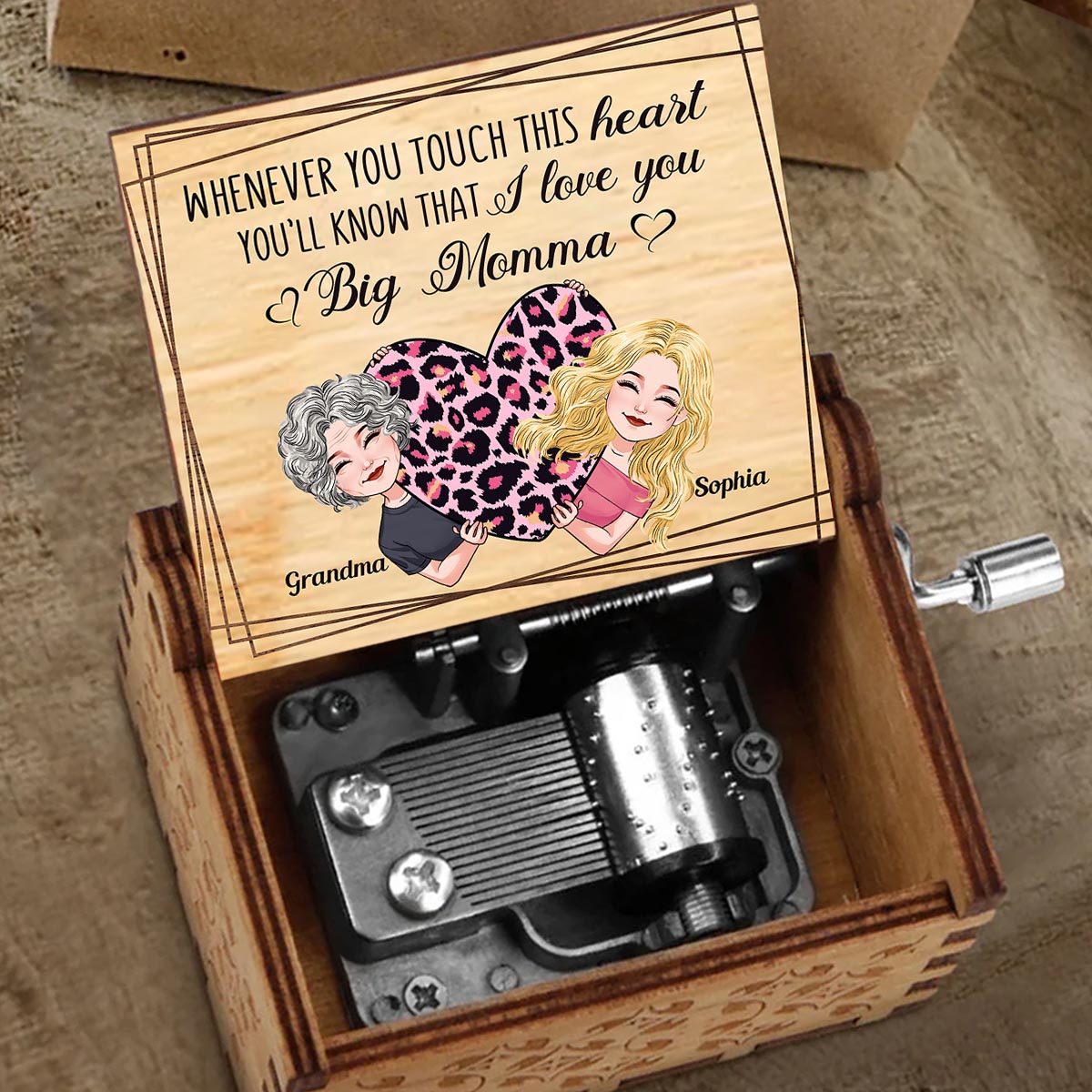 Immer wenn du dieses Herz berührst – Geschenk für Mama, Oma, Opa, Tochter, Sohn, Enkelin, Enkel, Ehefrau, Ehemann, Papa, Tante, Onkel, Schwester, Bruder – Personalisierte Handkurbel-Spieluhr