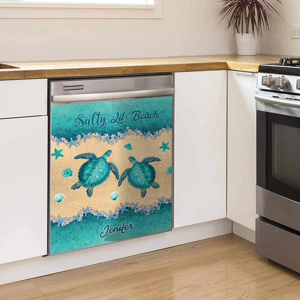 Salty Lil' Beach – Personalisierte Spülmaschinenabdeckung mit Schildkrötenmotiv