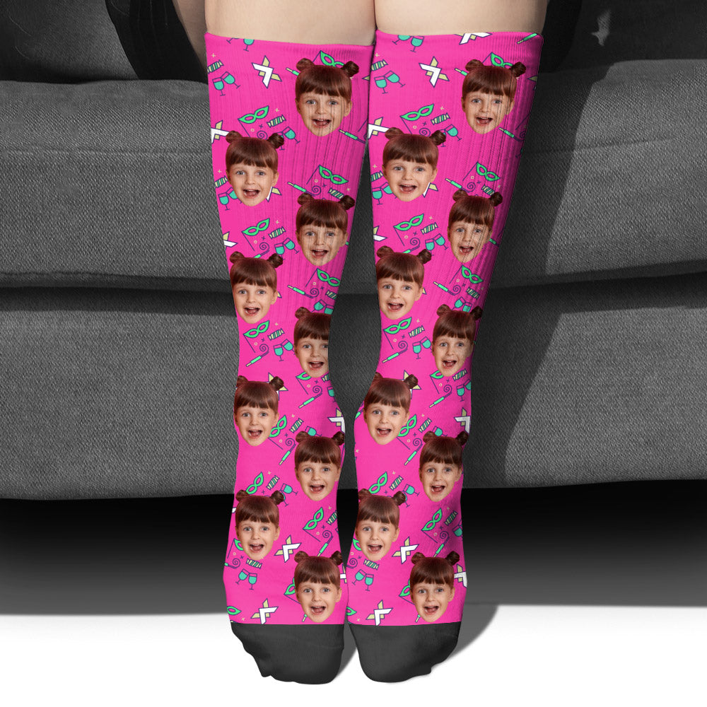 Individuelles Gesichtsmuster für Partys – personalisierte Socken für die Tochter
