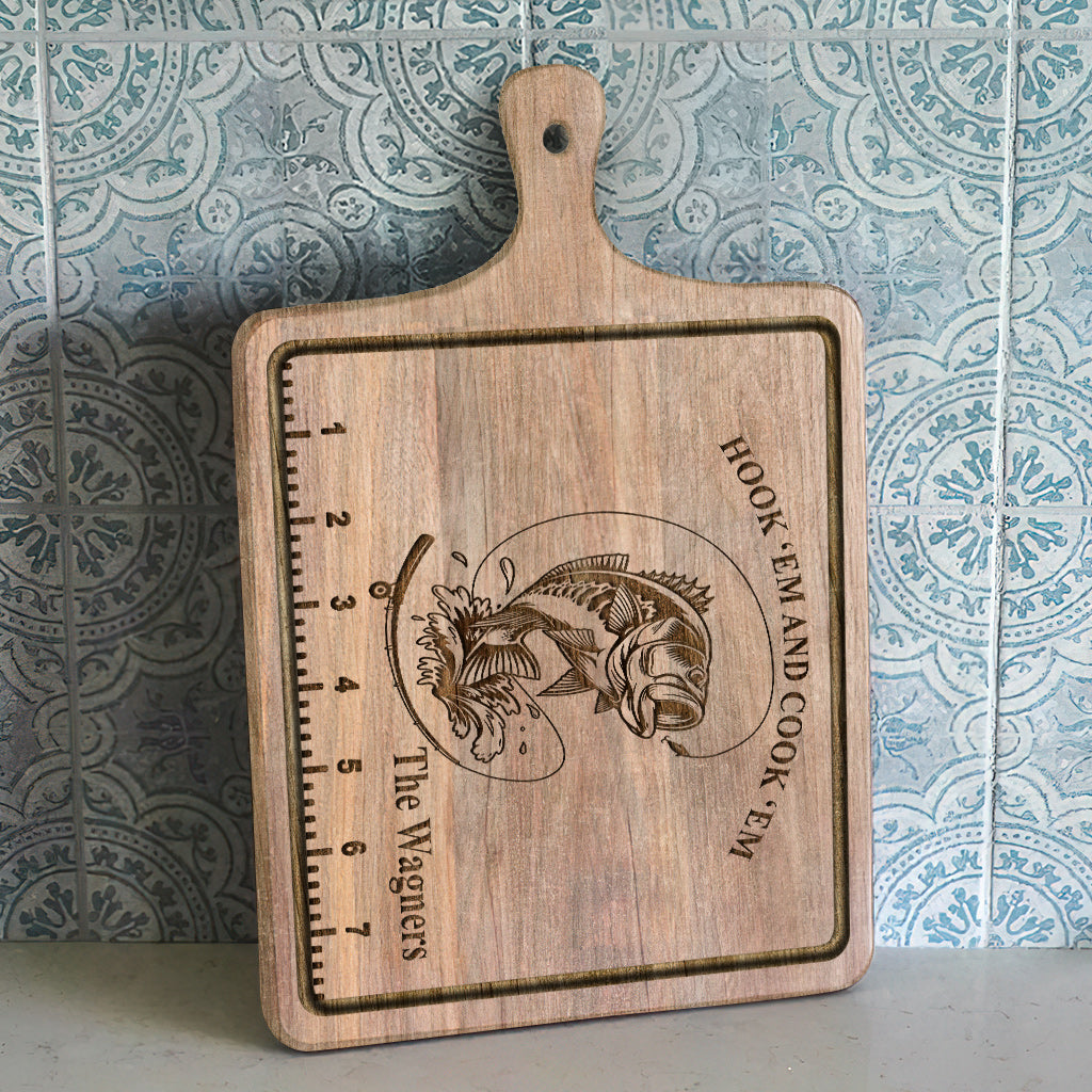 Angeln und Kochen – Angelgeschenk für Papa, ihn, Ehemann – Personalisiertes Schneidebrett