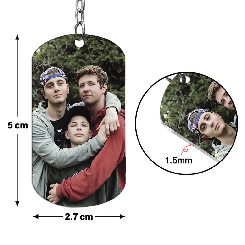 Dieser tolle Papa gehört dazu – Geschenk für Papa, Onkel, Bruder, Opa – Personalisierter Edelstahl-Schlüsselanhänger