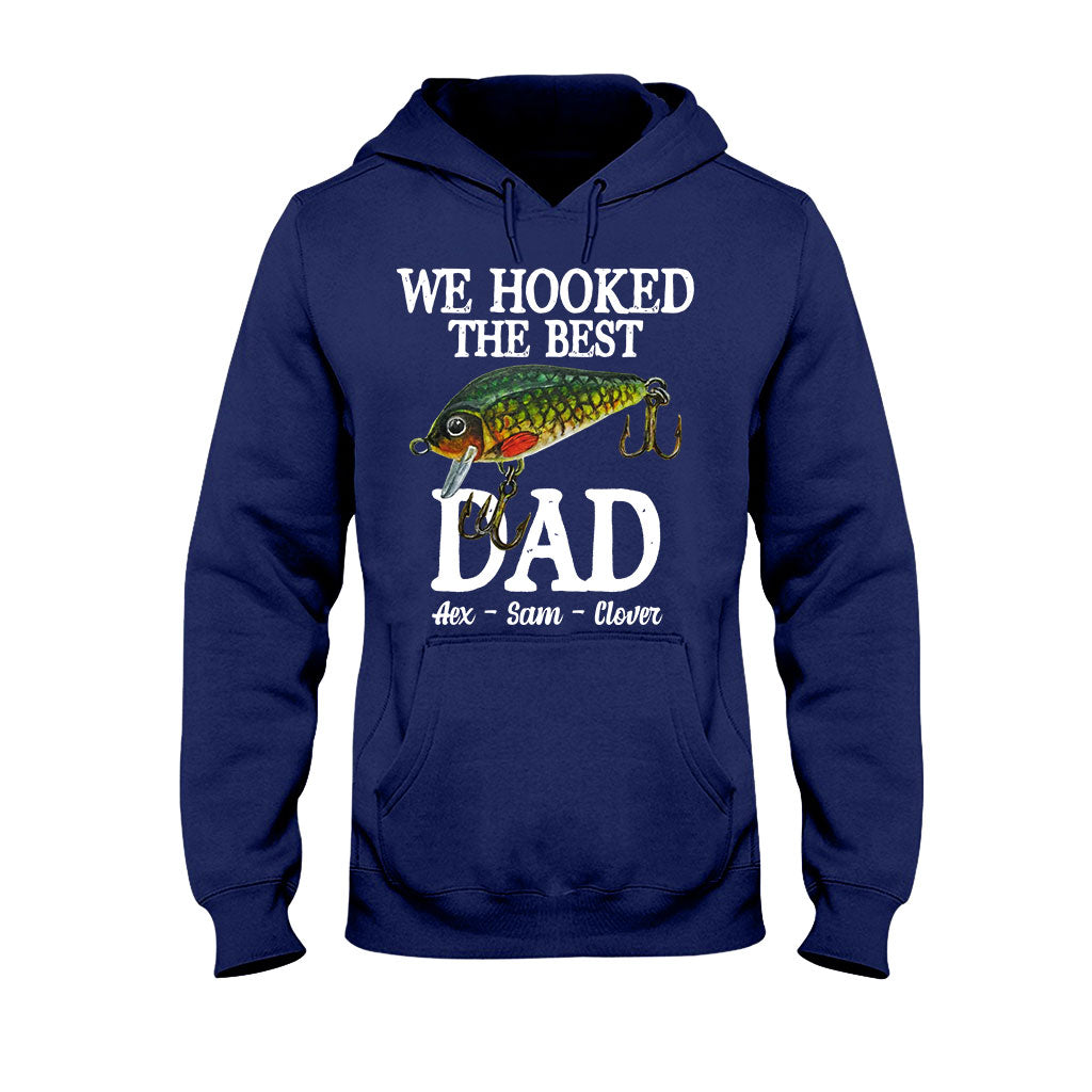 Wir haben den besten Papa an Land gezogen – personalisiertes Angel-T-Shirt & Hoodie