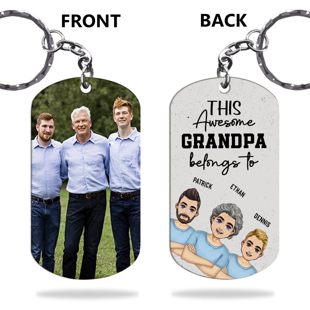 Dieser tolle Papa gehört dazu – Geschenk für Papa, Onkel, Bruder, Opa – Personalisierter Edelstahl-Schlüsselanhänger
